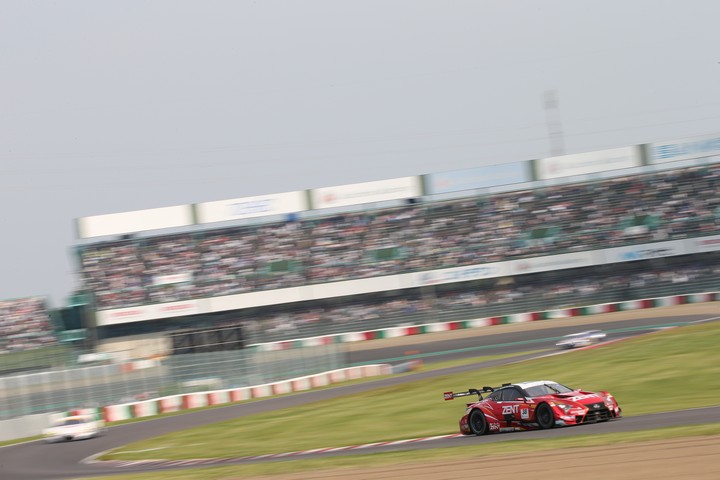 決勝レース: 立川祐路／石浦宏明組（ZENT CERUMO LC500）