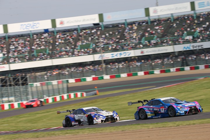 決勝レース: 大嶋和也（WAKO'S 4CR LC500）とニック・キャシディ（LEXUS TEAM KeePer TOM'S）の2位争い