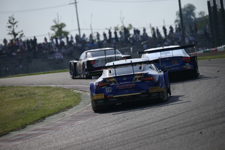 決勝レース: 坪井翔（WedsSport ADVAN LC500）