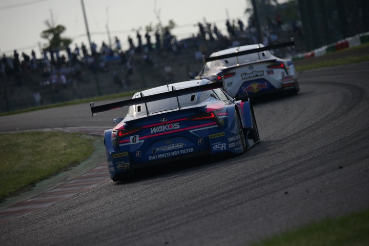 決勝レース: 3位に落ちた大嶋和也（WAKO'S 4CR LC500）