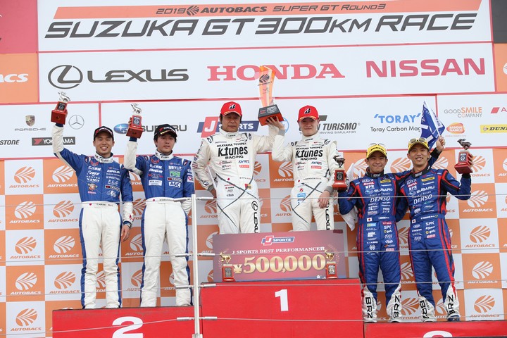 表彰式: GT300クラスのトップ3チーム