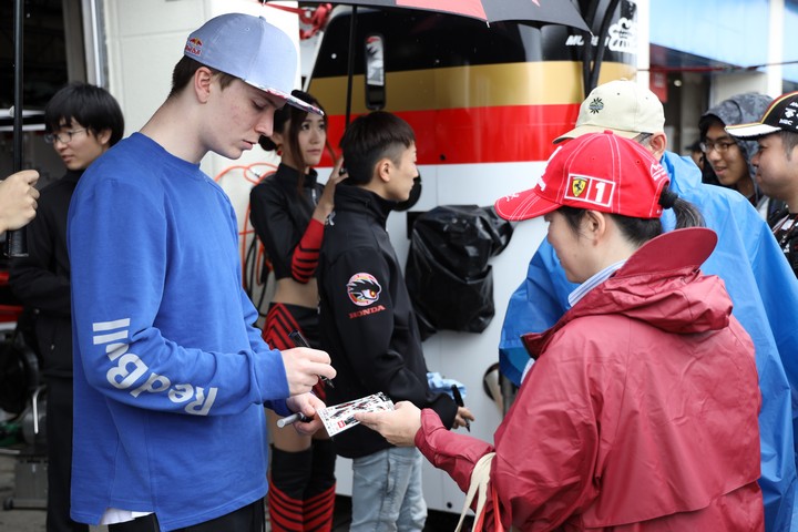 ピットウォーク: ダニエル・ティクトゥム（TEAM MUGEN）