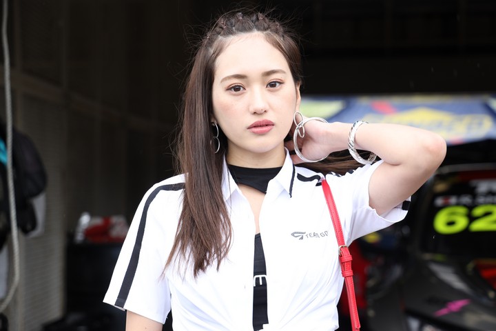 ピットウォーク: レースクイーン