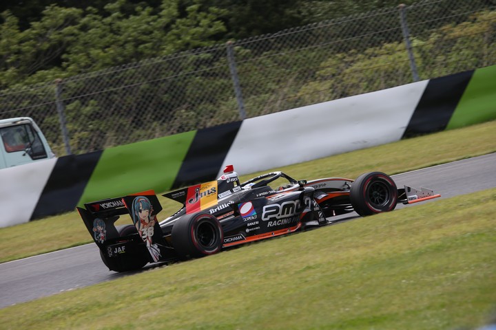 決勝レース: 石浦宏明（JMS P.MU/CERUMO・INGING SF19）