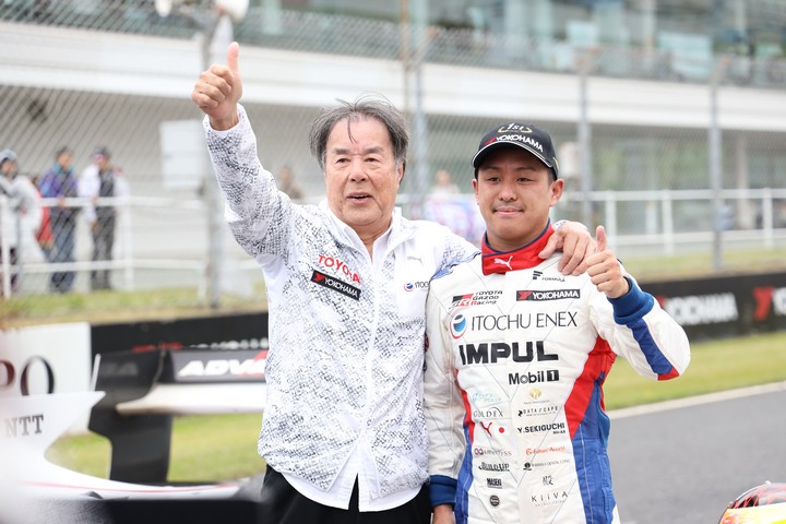 決勝レース: 優勝した関口雄飛と星野一義監督（ITOCHU ENEX TEAM IMPUL）