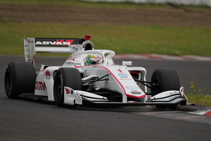 フリー走行1回目: 2位は山本尚貴（DOCOMO DANDELION M1S SF19）