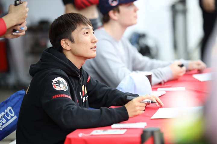 ピットウォーク: 野尻智紀（TEAM MUGEN）