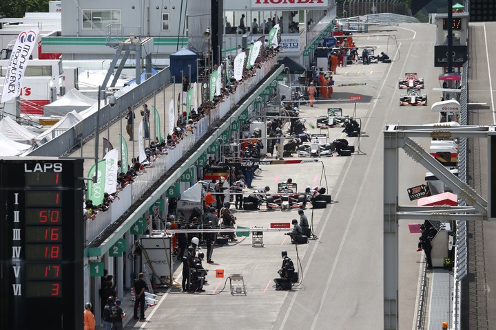 決勝レース: 早くも1周目にピットインしてタイヤ交換