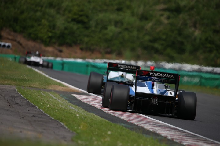 決勝レース: ニック・キャシディ（VANTELIN KOWA TOM’S SF19） vs 小林可夢偉（KCMG Elyse SF19）