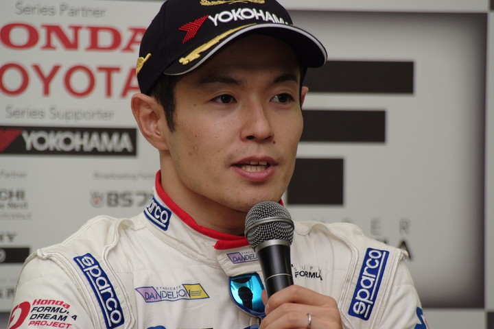 予選記者会見: ポールポジションの山本尚貴（DOCOMO TEAM DANDELION RACING）