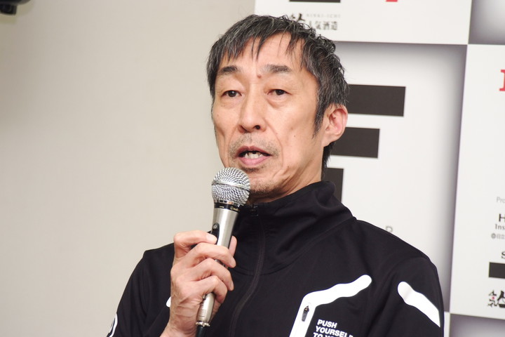 決勝記者会見: 優勝チーム監督・村岡潔氏（DOCOMO TEAM DANDELION RACING）