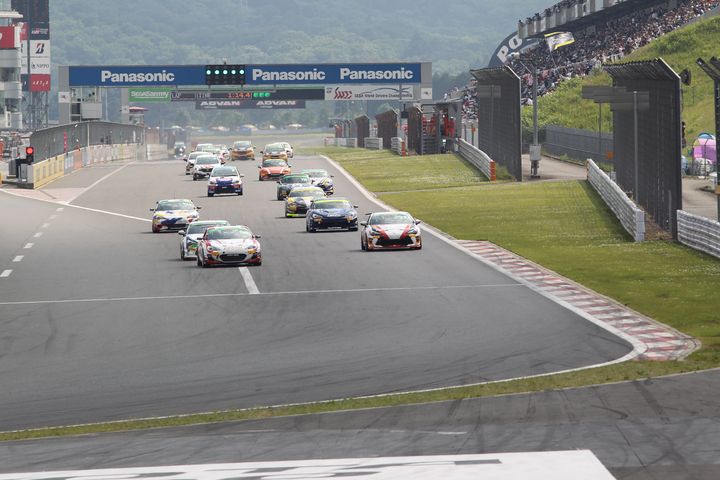 24時間先のゴールを美座してスタートが切られた（グループ２）