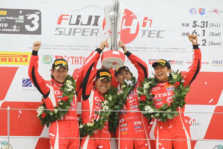 総合優勝の表彰式