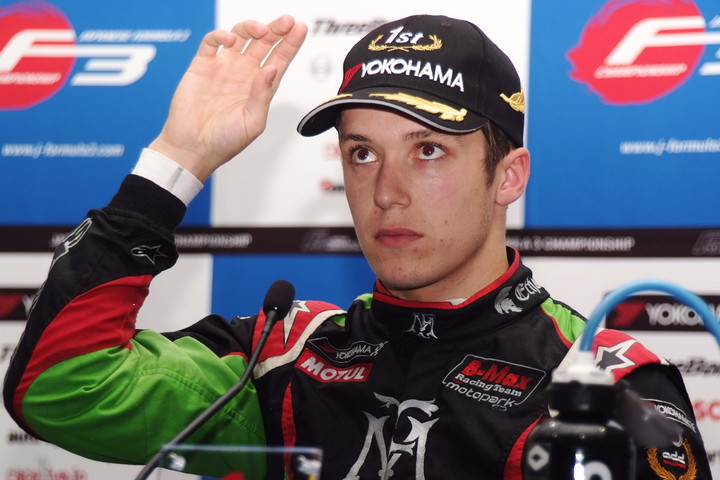 決勝記者会見: 優勝したサッシャ・フェネストラズ（B-Max Racing with motopark）