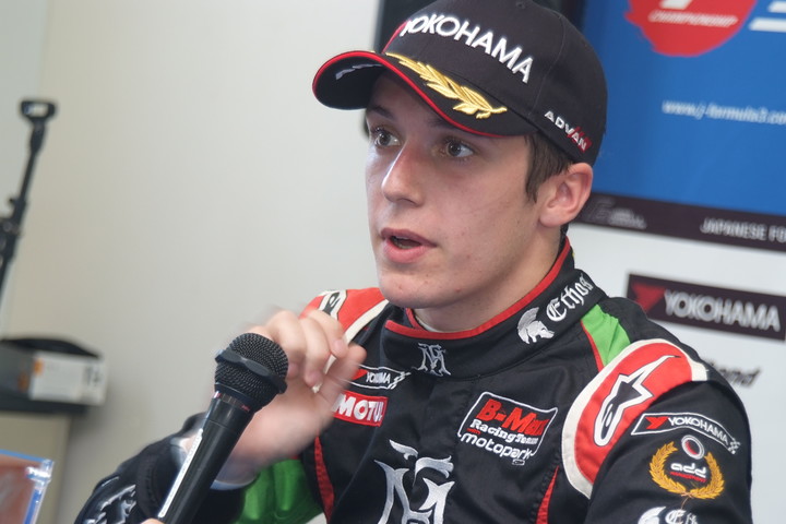 決勝記者会見: 2位のサッシャ・フェネストラス（B-Max Racing with motopark）