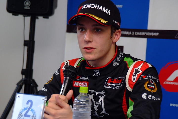 決勝記者会見: 2位のサッシャ・フェネストラズ（B-Max Racing with motopark）