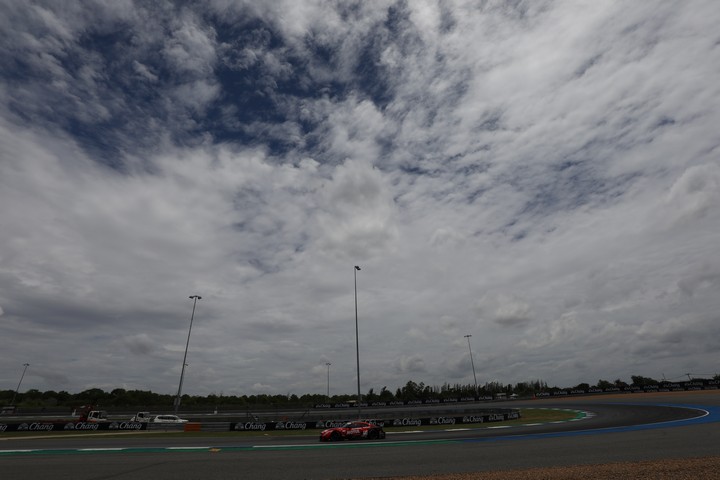 公式練習: 松田次生／ロニー・クインタレッリ組（MOTUL AUTECH GT-R）