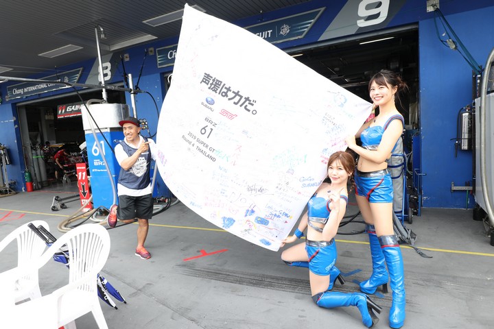 ピットウォーク: レースクイーン