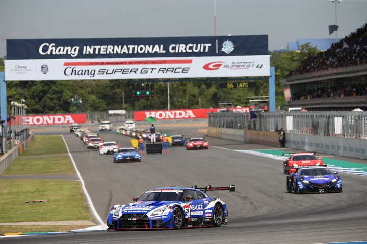 決勝レース: ローリングラップがスタートした