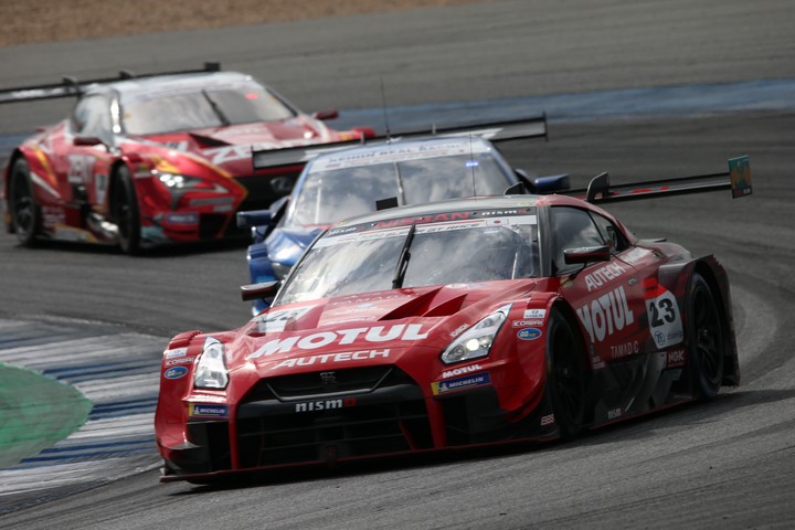 決勝レース: ロニー・クインタレッリ（MOTUL AUTECH GT-R）