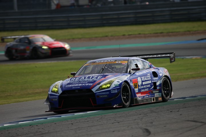 決勝レース: 平峰一貴（リアライズ日産自動車大学校 GT-R）