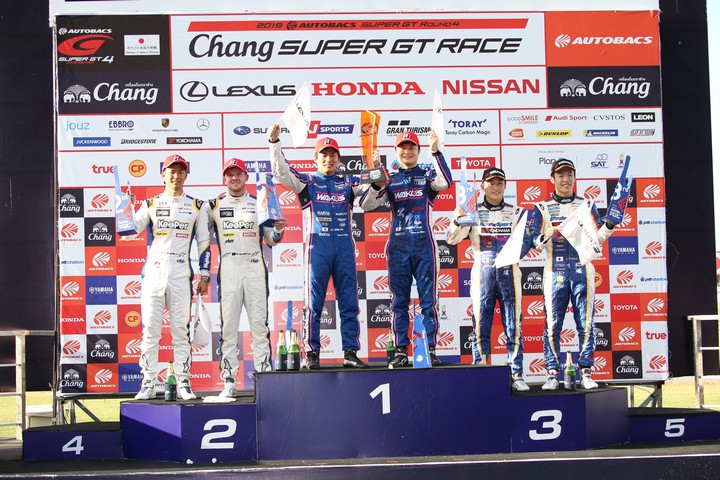 決勝レース: GT500クラスの表彰式
