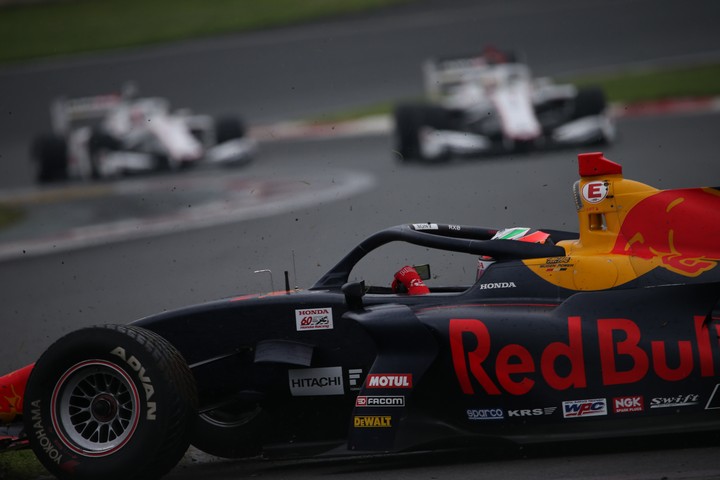 公式予選: スピンするパトリシオ・オワード（TEAM MUGEN SF19）