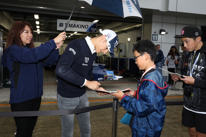 キッズピットウォーク: アレックス・パロウ（TCS NAKAJIMA RACING）