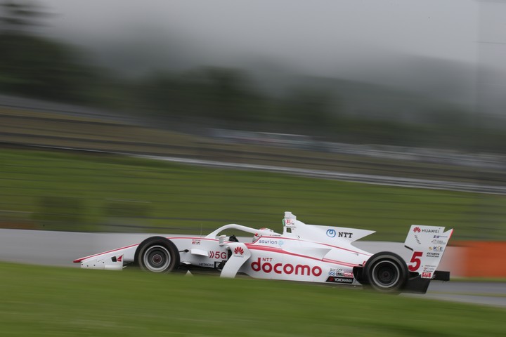 フリー走行: 山本尚貴（DOCOMO DANDELION M1S SF19）