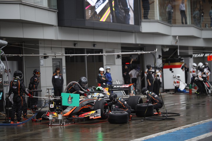 フリー走行: 石浦宏明（JMS P.MU/CERUMO・INGING SF19）