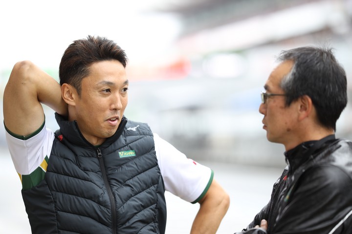 スタート進行: 中嶋一貴（VANTELIN TEAM TOM’S）