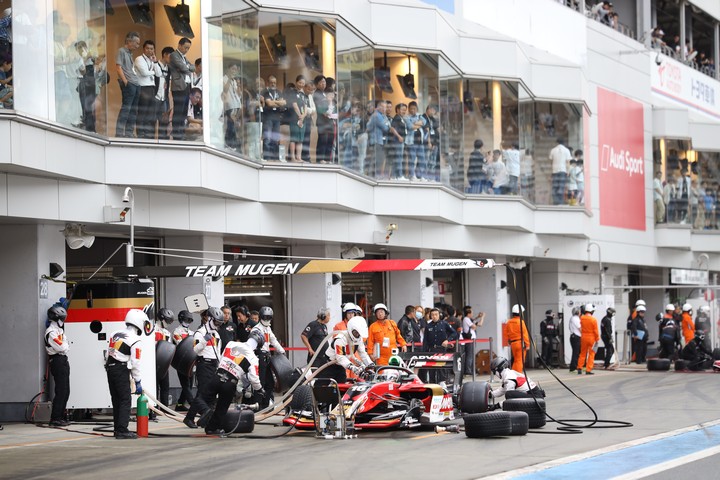 スタート進行: 野尻智紀（TEAM MUGEN SF19）