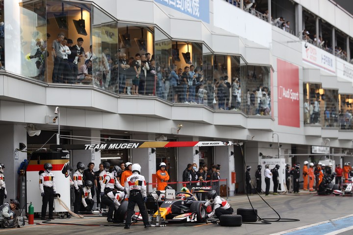 スタート進行: パトリシオ・オワード（TEAM MUGEN SF19）