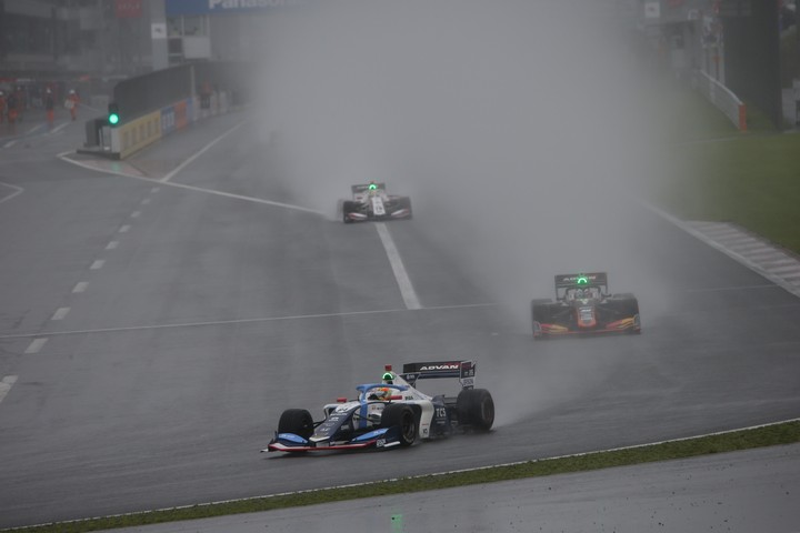 決勝レース: アレックス・パロウ（TCS NAKAJIMA RACING SF19）