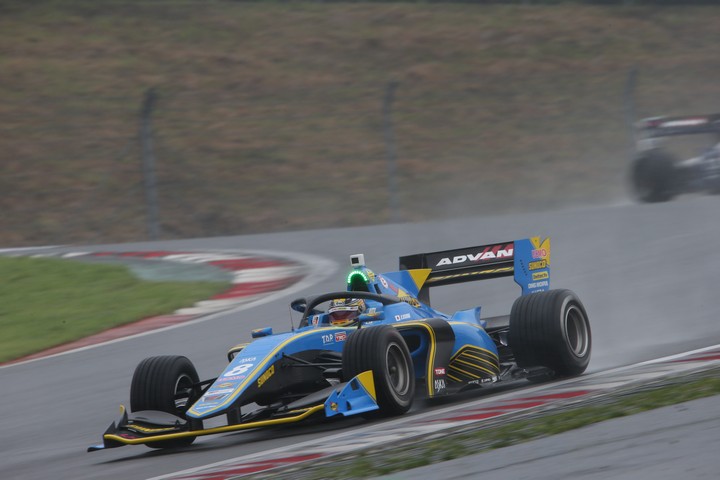 決勝レース: 大嶋和也（UOMO SUNOCO SF19）