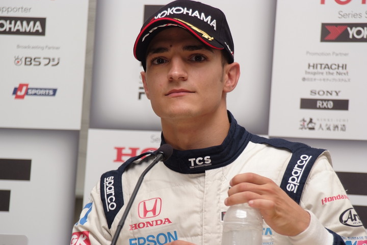 予選記者会見: ポールポジションのアレックス・パロウ（TCS NAKAJIMA RACING）