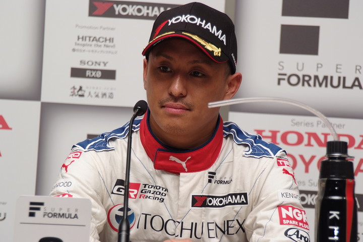 予選記者会見: 3位の関口雄飛（ITOCHU ENEX TEAM IMPUL）