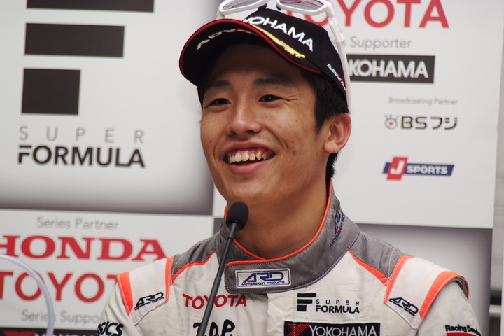 決勝記者会見: 2位の坪井翔（JMS P.MU/CERUMO･INGING）