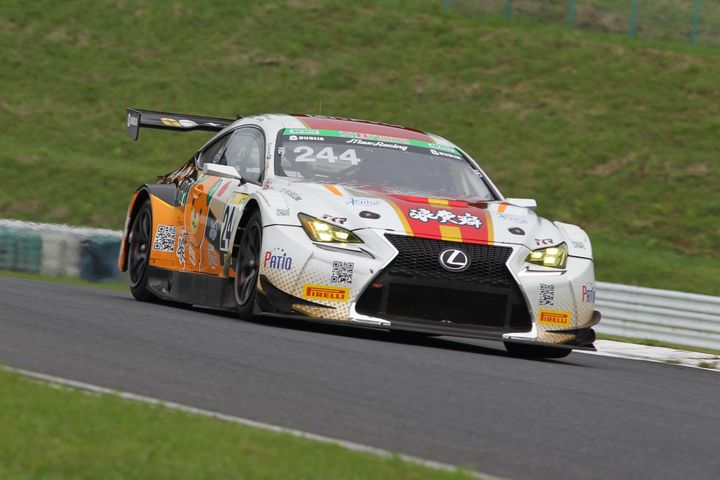 総合＆ST-Xクラスポールポジションの田中徹／田中哲也／佐藤公哉組（LEXUS RC-F GT3）