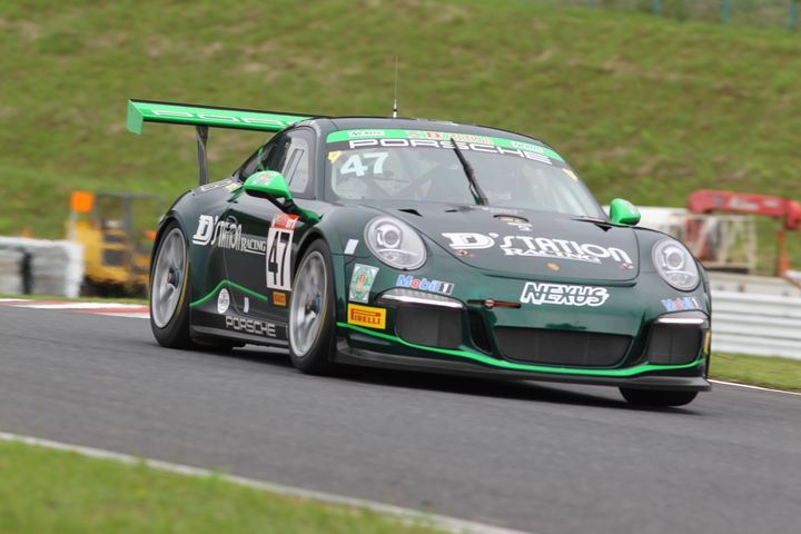 ST-1クラスポールポジションの星野辰也／織戸学／濱賢⼆組（D'station Porsche）