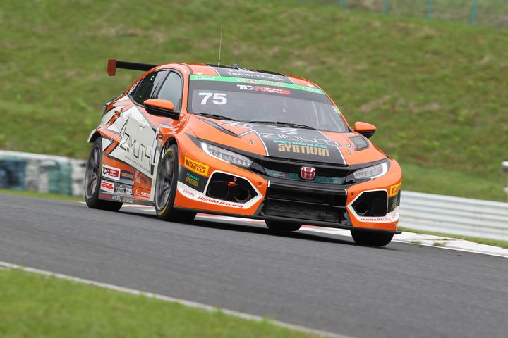 ST-Zクラスポールポジションの塚田利郎／蘇武喜和／清瀧雄二組（AZIMUTH CIVIC TCR）