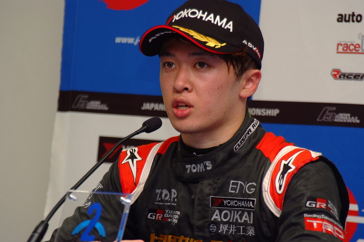 決勝記者会見: 2位の宮田莉朋（カローラ中京Kuo TEAM TOM'S）