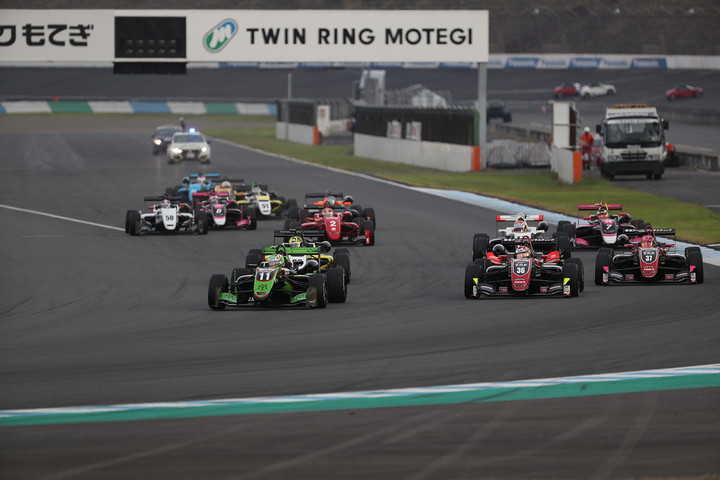 14周の決勝がスタートした