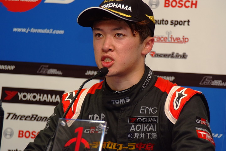 決勝記者会見: 優勝した宮田莉朋（カローラ中京Kuo TEAM TOM'S）