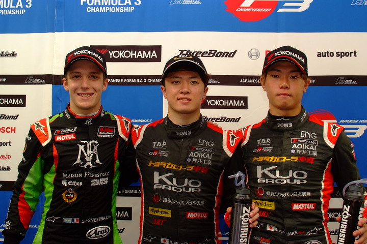 決勝フォトセッション: トップ3のドライバーたち