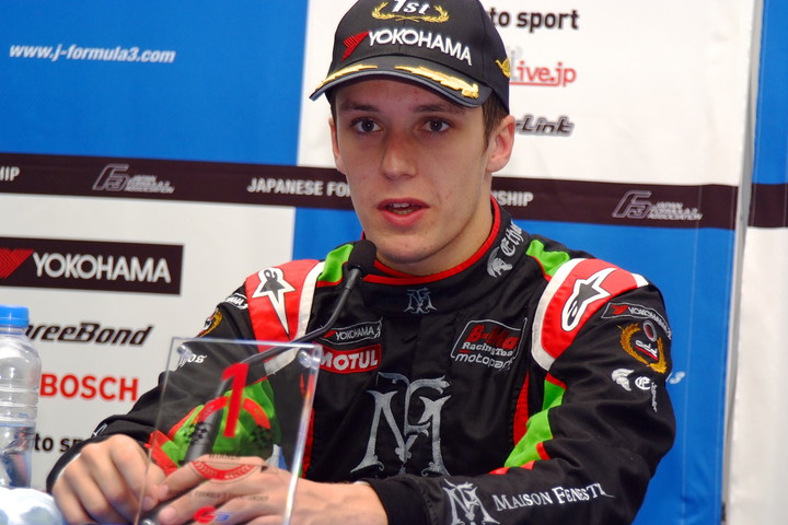 決勝記者会見: 優勝したサッシャ・フェネストラズ（B-Max Racing with motopark）