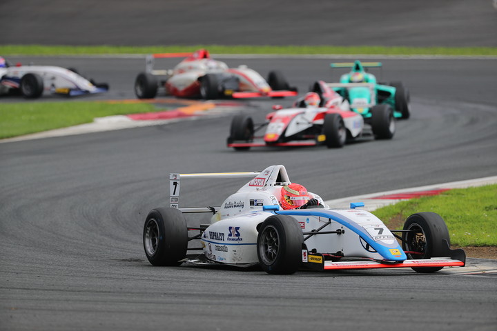 決勝レースがスタートした