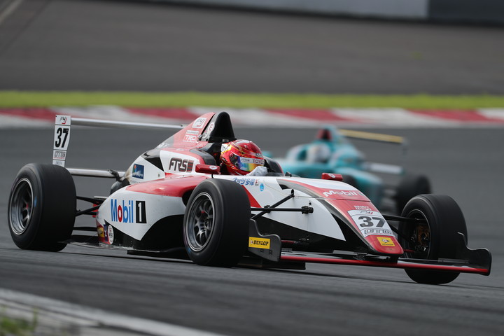 第7戦予選3位、第8戦予選6位の平良響（FTRSスカラシップF4）