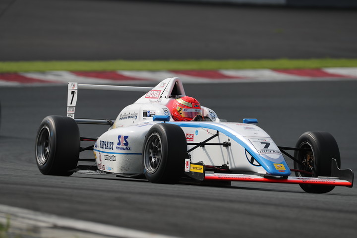 第7戦、第8戦ともポールポジションの佐藤蓮（SRS/コチラレーシング）