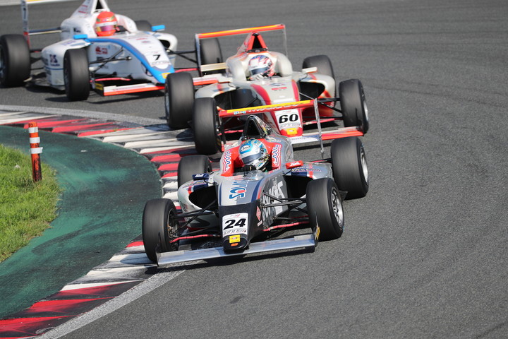 三つどもえのトップ争い